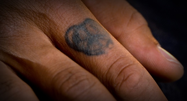 ネイマール右手人差し指のタトゥー